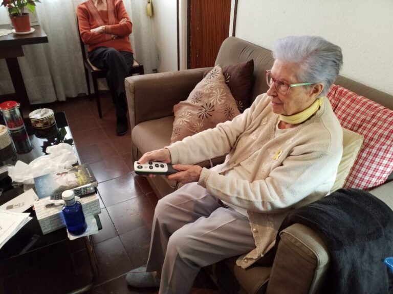 La AVI y la RMF promueven la autonomía de 50 personas mayores con dependencia